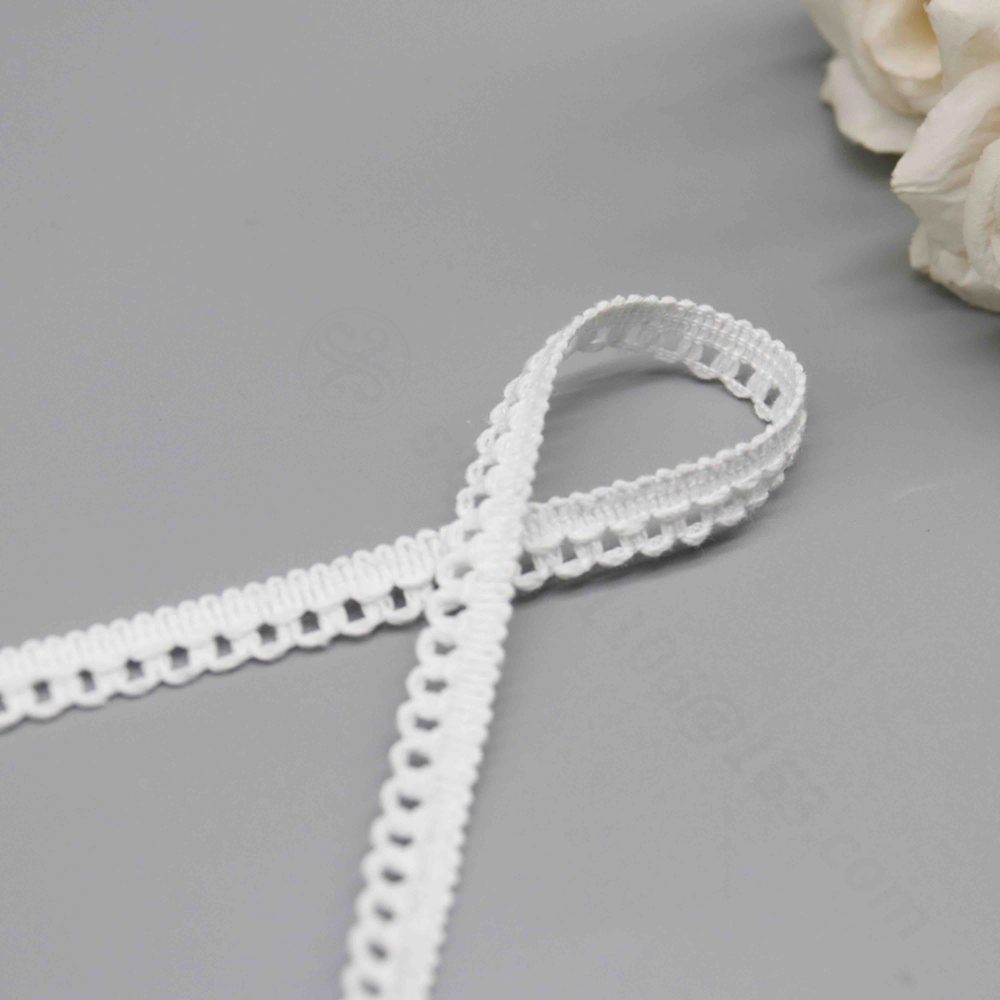 High-resolution image of compact 0.8 cm pure white water-soluble lace trim
