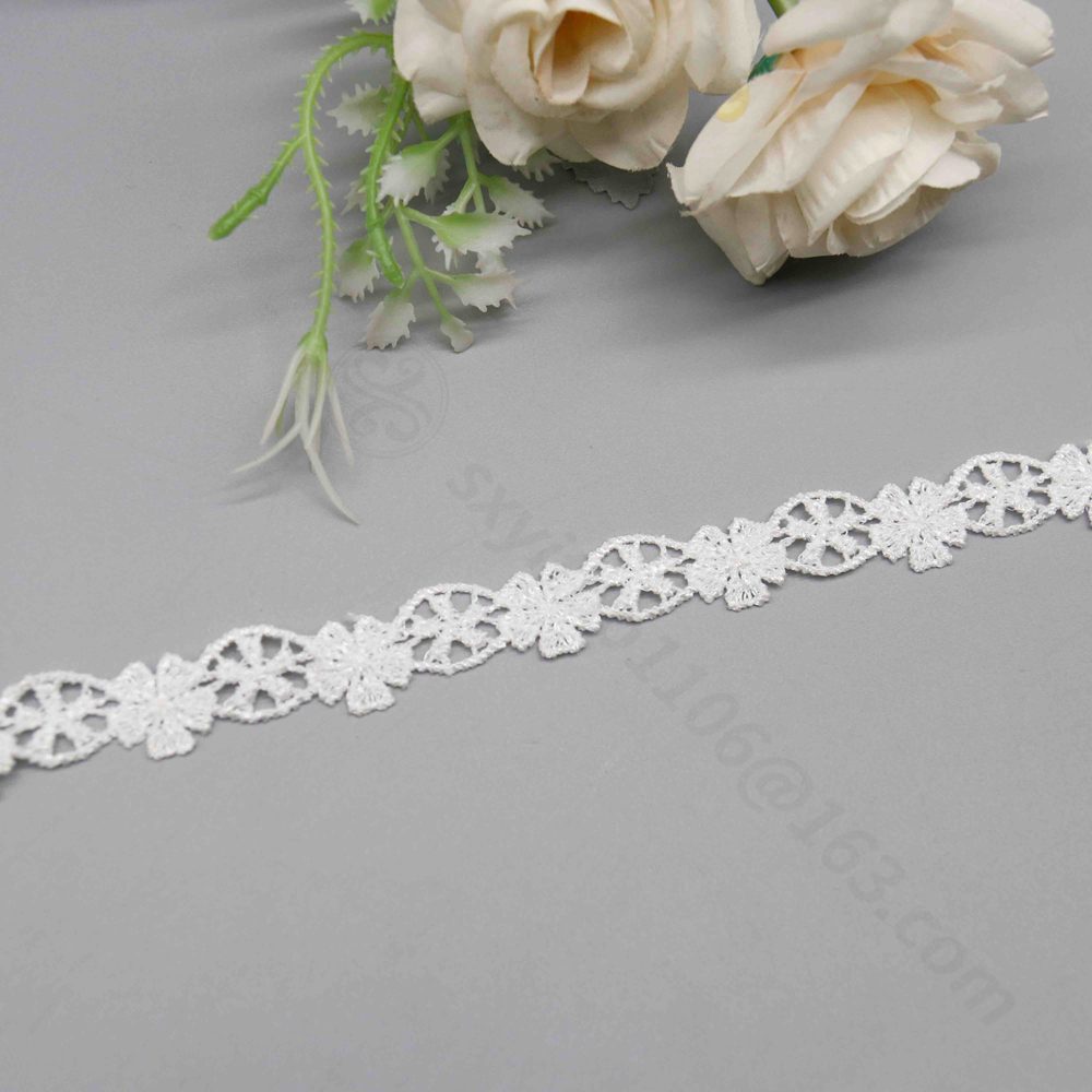 Close-up of a compact pure white water-soluble embroidered lace trim strip, alternating between vivid 3D six-petal flowers with plump, glossy stitched petals and clean eyelet round motifs like miniature wheels; seamless chain-link design creates gentle wave borders without backing, adding pure, romantic elegance to wedding dress collars and hems.