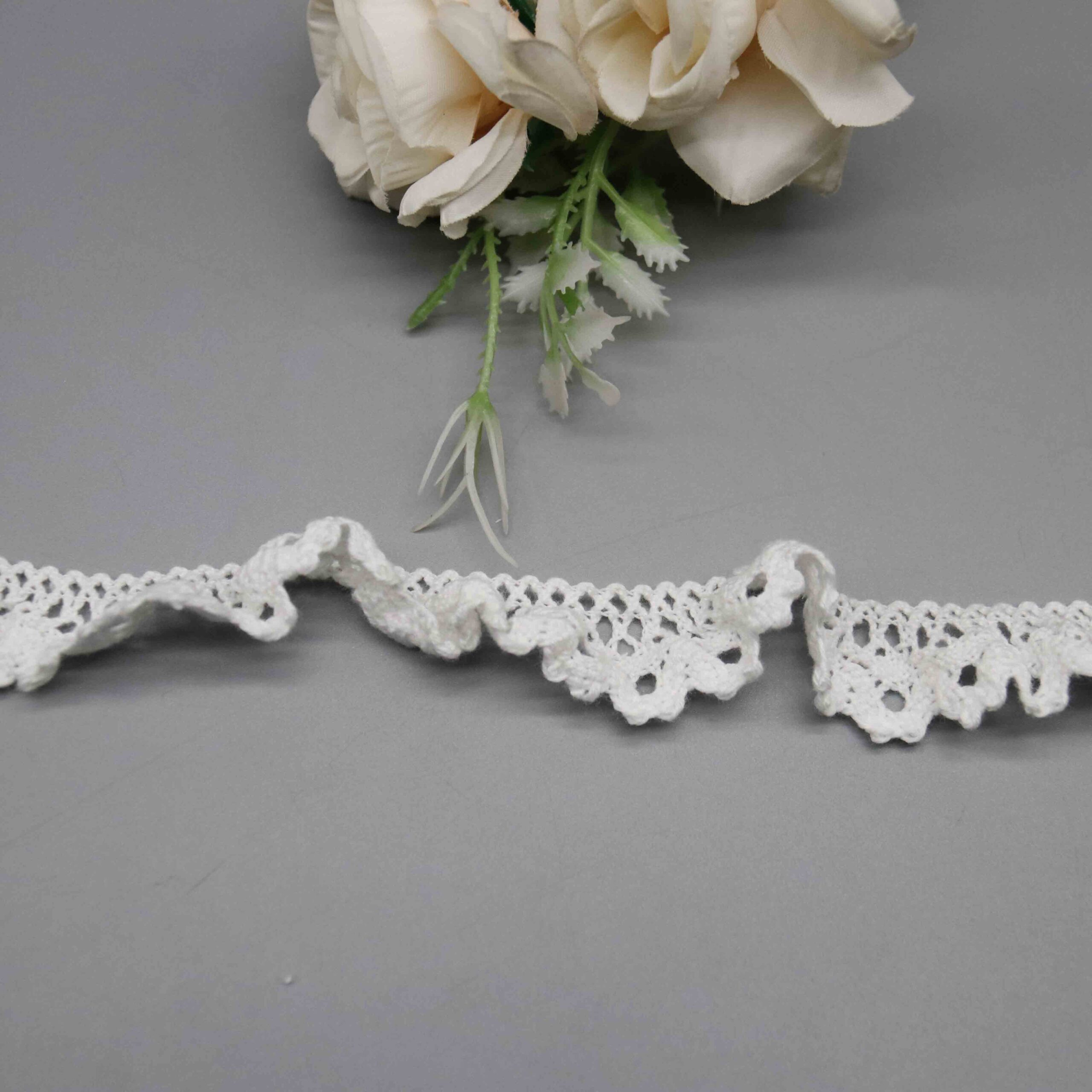 Curved demonstration showing the elastic gathering and natural wave characteristics.