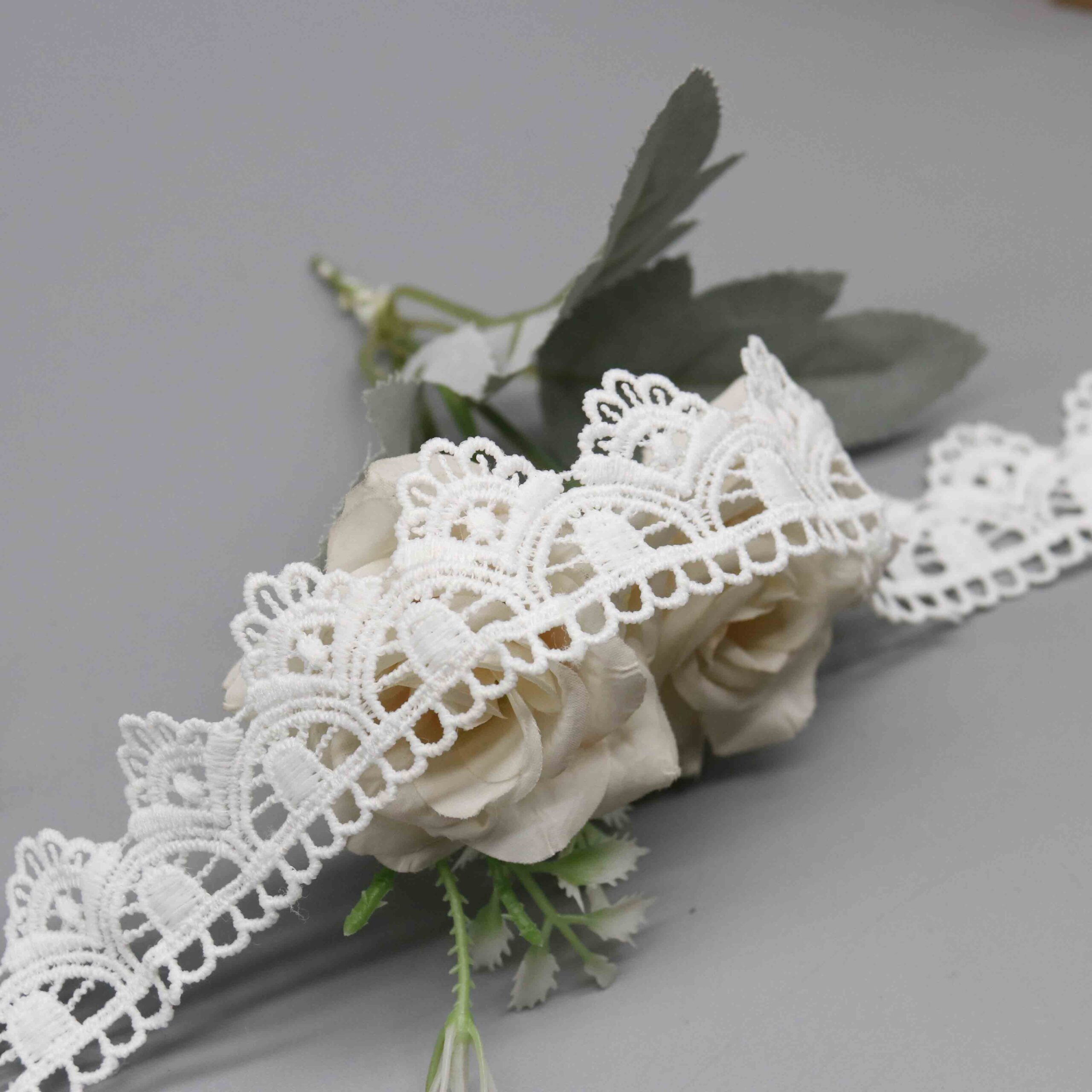 Vertical sizing gauge displaying exact 3.3cm dimension of decorative ribbon.